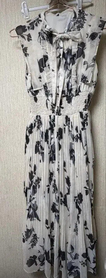 꽃무늬 슬리브리스 롱 원피스