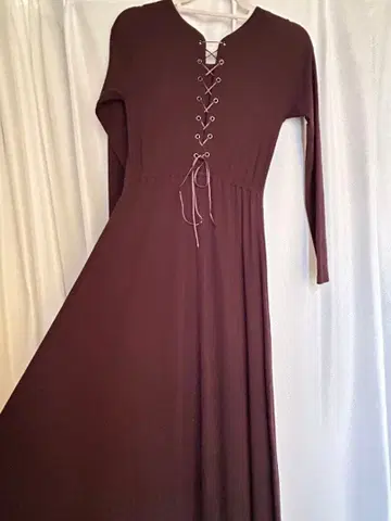 브라운 레이스업 긴팔 A라인 롱 원피스