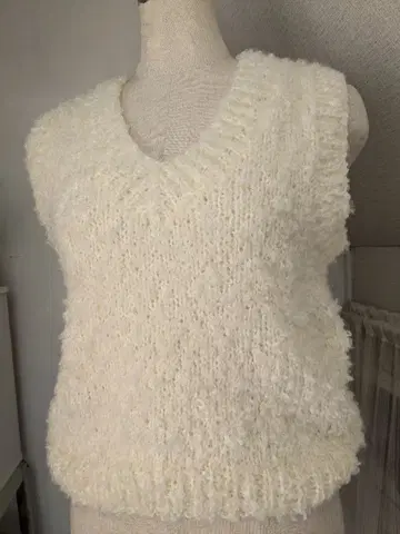 손뜨개질 아이보리 V넥 니트 베스트