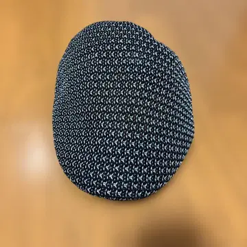 헌팅 모자 블랙과 화이트