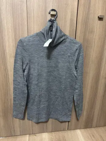 미사용 새상품 그레이 터틀넥 M 사이즈