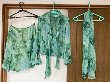 실크 소재 그린 계열 꽃무늬 스커트 셋업 스카프 스페어 포함