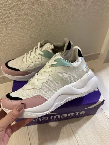 새상품 미사용 [트렌드감 발군] 비아마르테 통굽 스니커즈 25.5cm