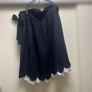 United Bamboo 블랙 플레어 스커트 레이스 밑단 포함