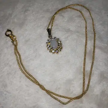 오팔과 크리스탈의 목걸이