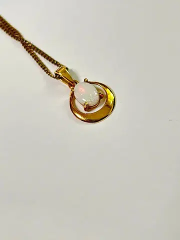 오팔 골드 서클형 목걸이