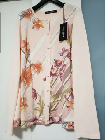 미사용 레오나르 2023년 허리 기장 가디건 42 사이즈