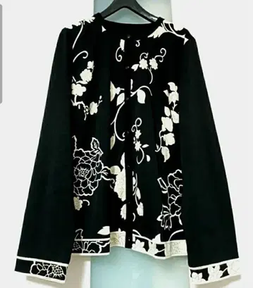 컨디션 최상 레오나르 스테디셀러 가디건 42