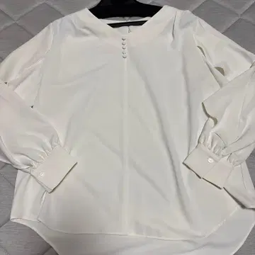 any sis 화이트 긴팔 블라우스 버튼 V넥