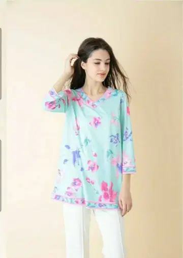 컨디션 최상 레오나르 극최근 튜닉 42