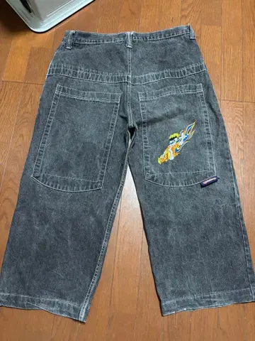 자수 장식 블랙 와이드 팬츠