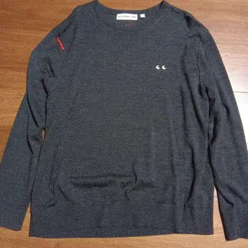 유니클로 ANYA HINDMARCH 메리노 크루넥 스웨터