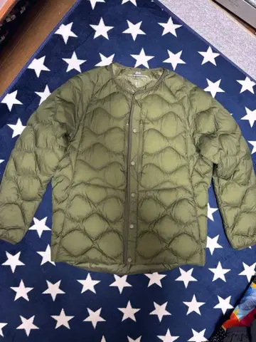 유니클로 화이트 마운티니어링 콜라보 다운 자켓