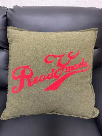 READYMADE 로고 자수 쿠션