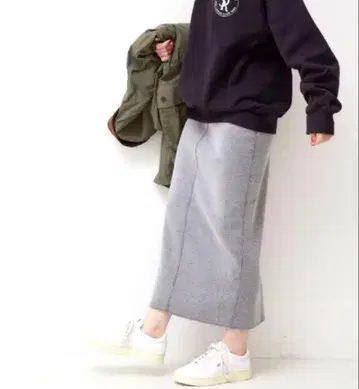 스픽 앤 스팬 [ 핀턱 종이상자 미들 타이트 스커트 ]