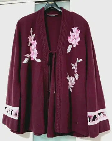 컨디션 최상 레오나르 캐시미어 가디건 42