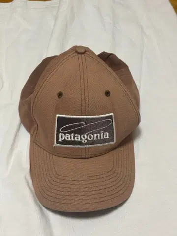 patagonia 캐스팅 로고 캡 브라운