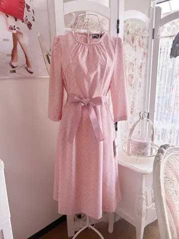 [미사용 새상품] 엠즈 그레이시 리본 무늬 원피스 38 2025년 핑크