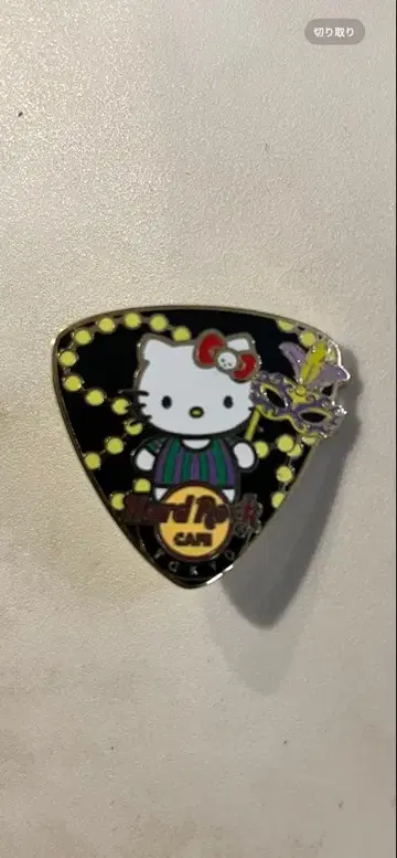 헬로키티 하드 록 카페 핀 배지