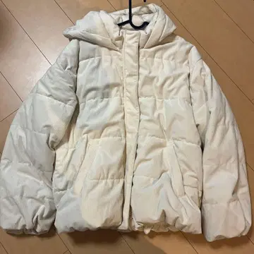 콜자 다운 자켓 M 사이즈 후드 부착 아우터 화이트