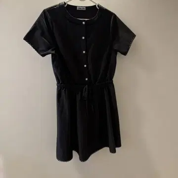 Fickle Bebe 블랙 반팔 무릎 기장 원피스