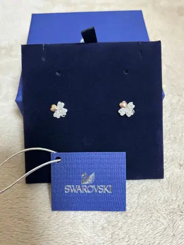 Swarovski 네잎 클로버 스터드 귀걸이
