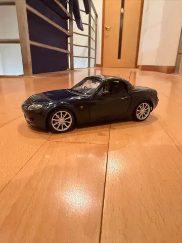 AUTOart 오토아트 1/18 MAZDA MX-5 로드스터