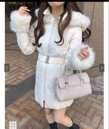 벨트 포함 퍼 다운 코트