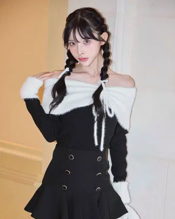 cherimi 오휘 오프숄더 리본 샤기 니트탑