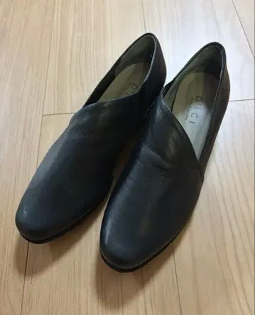 새상품급 모드 에 자코모 D'ici 사선 컷 가죽 신발 펌프스 23.5