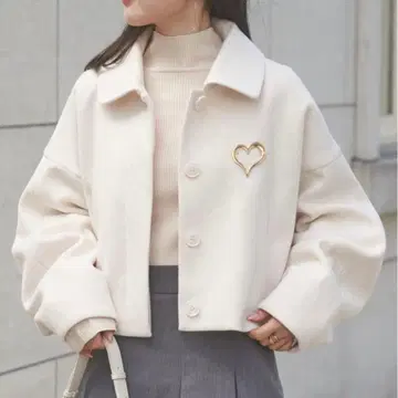 chico 브로치 부착 울 숏 기장 코트