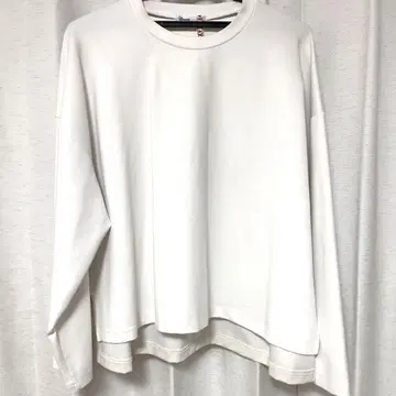 Room903 화이트 긴팔 상의 클리닝 완료