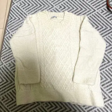 이에나 크롭 아란 니트 새상품급 7부 소매