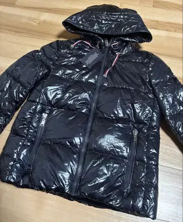 새상품 TOMMY HILFIGER 블랙 다운 자켓 MONCLER