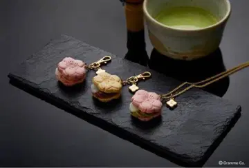 Q-pot. 사쿠라 모나카 목걸이 말차 앙금