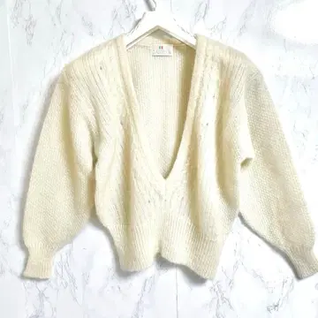 DASGENIE / 아이보리 V넥 니트 스웨터 / 벌룬 슬리브