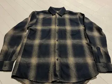 체크 무늬 긴팔 셔츠 블랙과 베이지