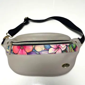 [ 레어 상품 ] 콜린 윌콕스 바디백 꽃무늬 베이지