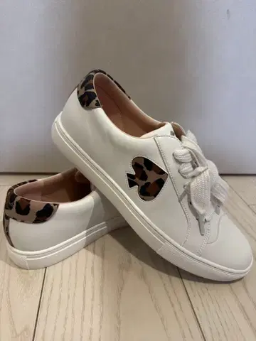 케이트 스페이드 화이트 레오파드 스니커즈