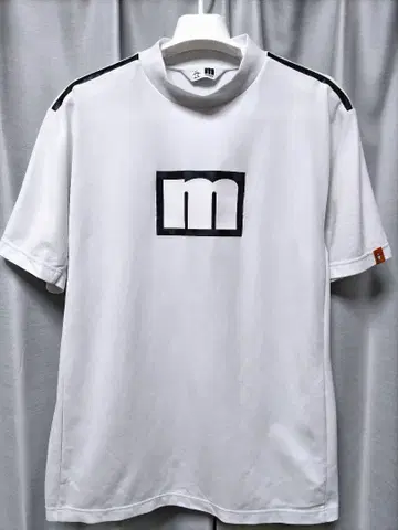 먼싱웨어 모크넥 반팔 화이트