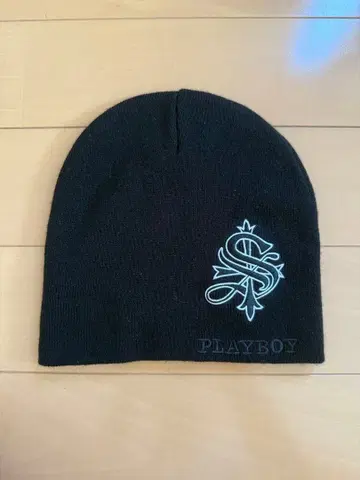 SUPPLIER PLAYBOY 블랙 니트 모자