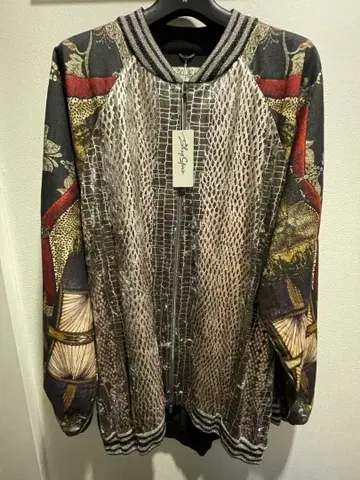 미사용 새상품 쉐어 스피릿 스카잔