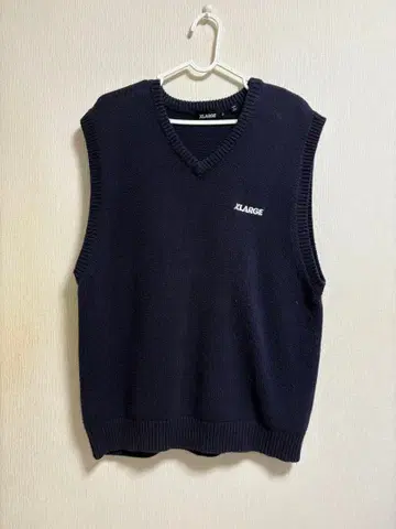 XLARGE 네이비 V넥