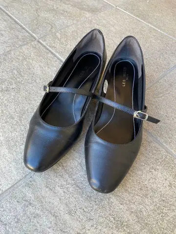 AOKI LES MUSES 블랙 가죽 스트랩 펌프스 25.5cm