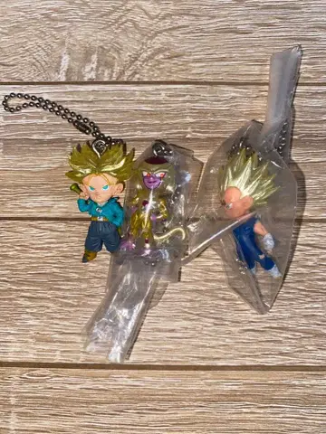 드래곤볼 UDM 골든 프리저, 마인 베지터, 트렁크 세트