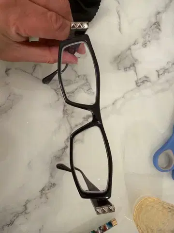 VANQUISH 스터드 장식 블랙 안경