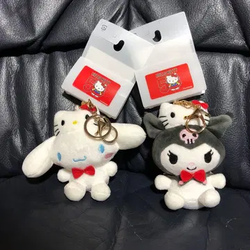 헬로키티 50주년 시나모롤 쿠로미 봉제 인형 키링 2세트