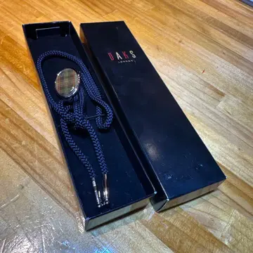 DAKS 네이비 체크 무늬 루프 타이