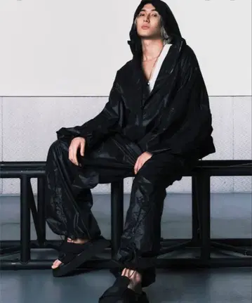 HOODED BOMBER TRACK JACKET BLACK SIZE 1