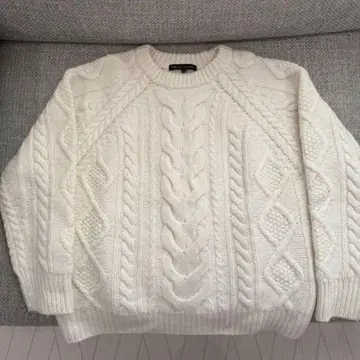 23구 케이블 니트 스웨터 긴팔